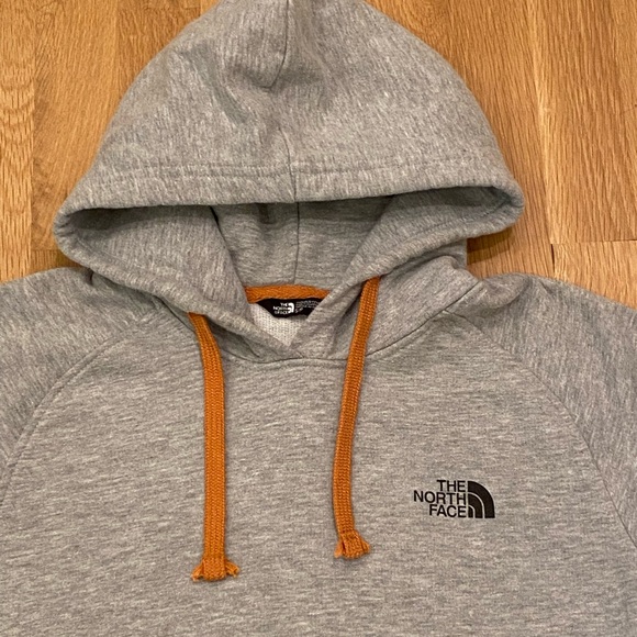 The North Face Gray Sweatshirt w Hood/ Pullover /Back Screen-Print  / Female S - Picture 4 of 16